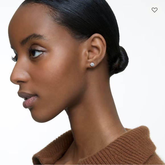 Swarovski Solitaire Stud Earrings - Picture 2 of 7